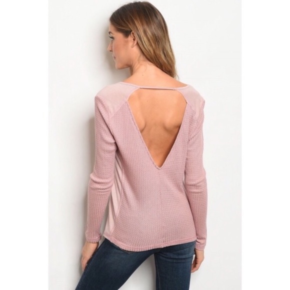 💕 SUPER CUTE OPEN BACK TOP 💕 - Picture 3 of 3